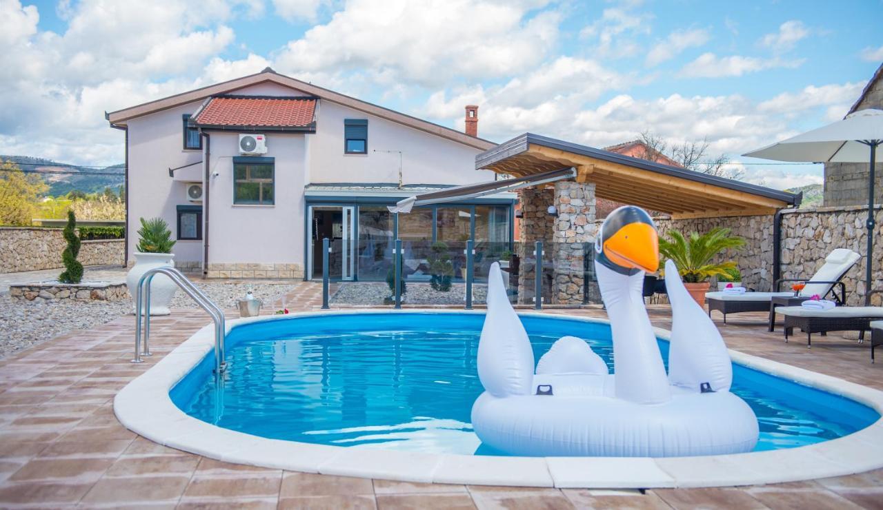 Plavota Villa *