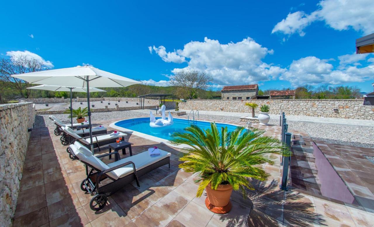 Villa Plavota *